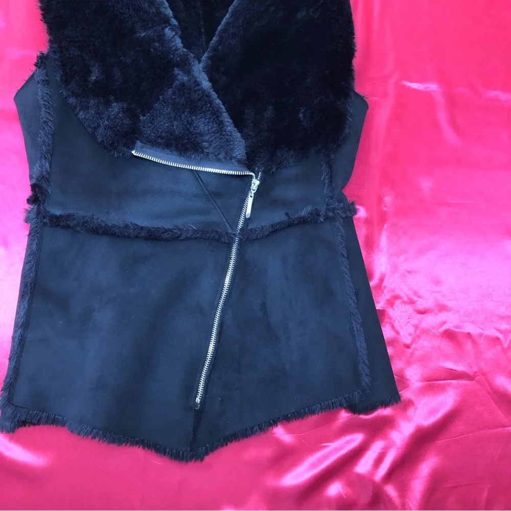 ⭐️NEW⭐️White House Black Market (WHBM) Black Faux Suede Vest - Picture 6 of 10